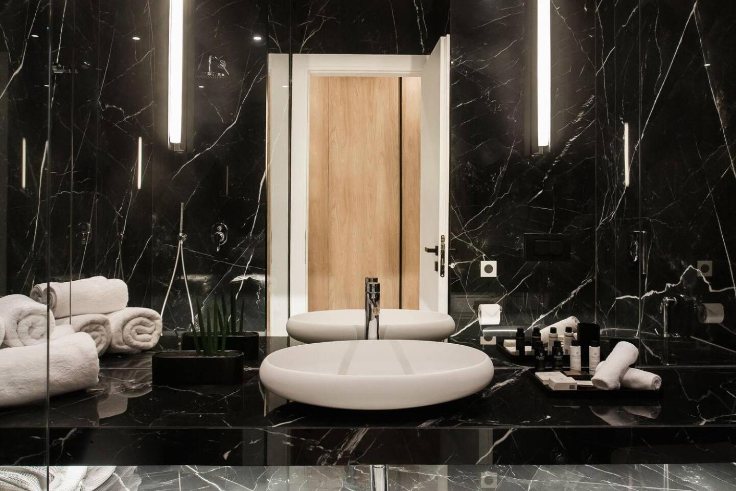 2 Sidebyside Suites In Athens Riviera By The Olon Екстер'єр фото